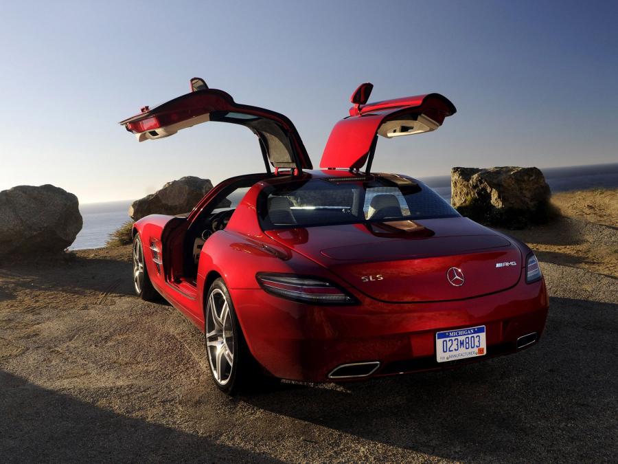  Mercedes-Benz SLS AMG 2010 года  (US) (фото 2 из 43)